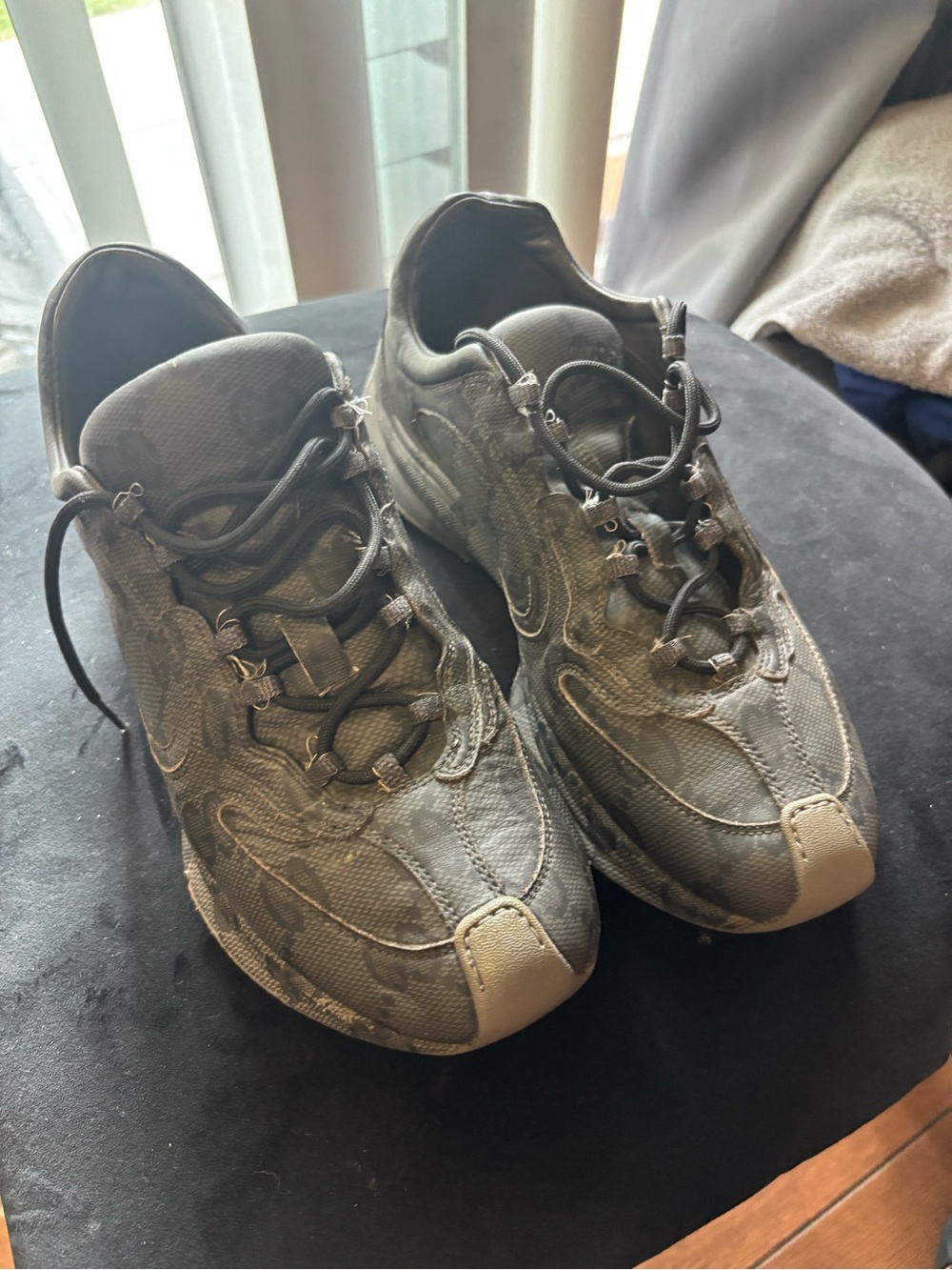 Men's Gucci Athletic Sneakers in Dark Gray - Picture 8 of 16
